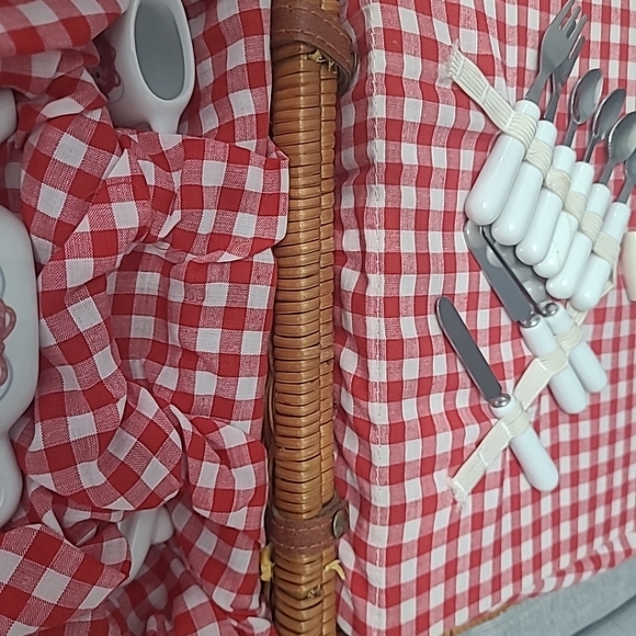 RAGGEDY ANN WICKER BASKET/ACCESSORIES - Picture 11 of 14